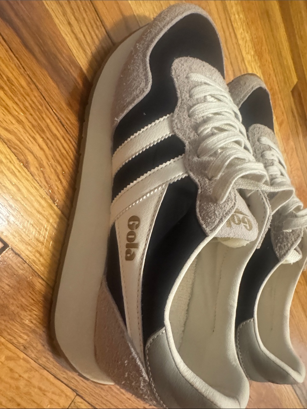 Gola Women’s  Black and Cream Retro Runner Sneakers - Picture 5 of 5